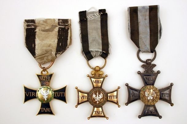 kupie-wojskowe-stare-odznaczenia-odznaki-medale